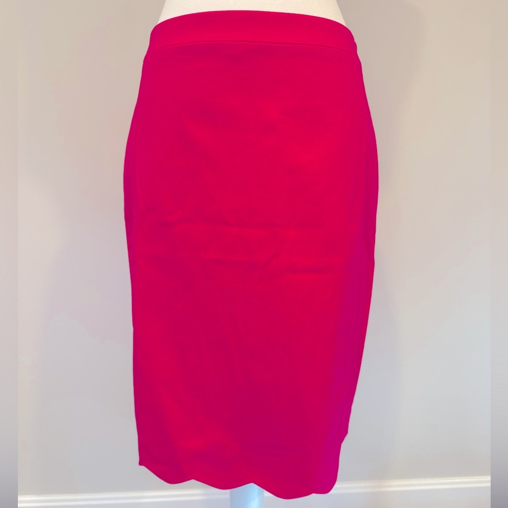 NWT. J. Crew pink scalloped pencil skirt. Lined. Size 4.